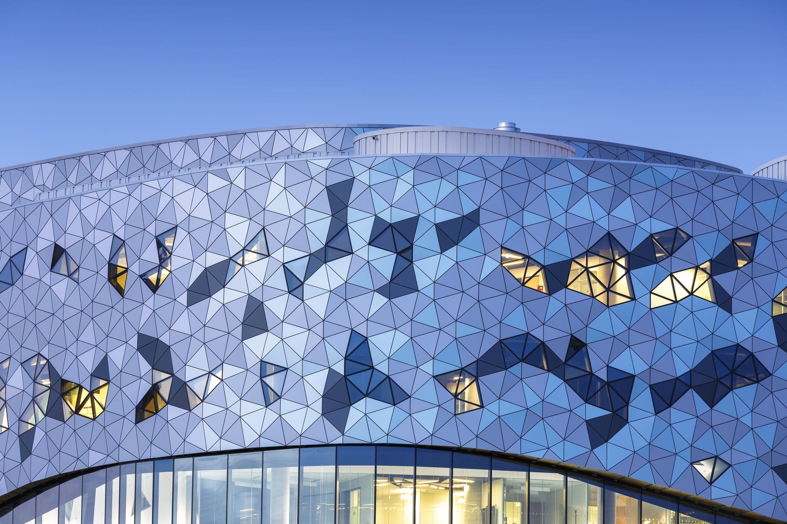 Landmine detection using polarized camera